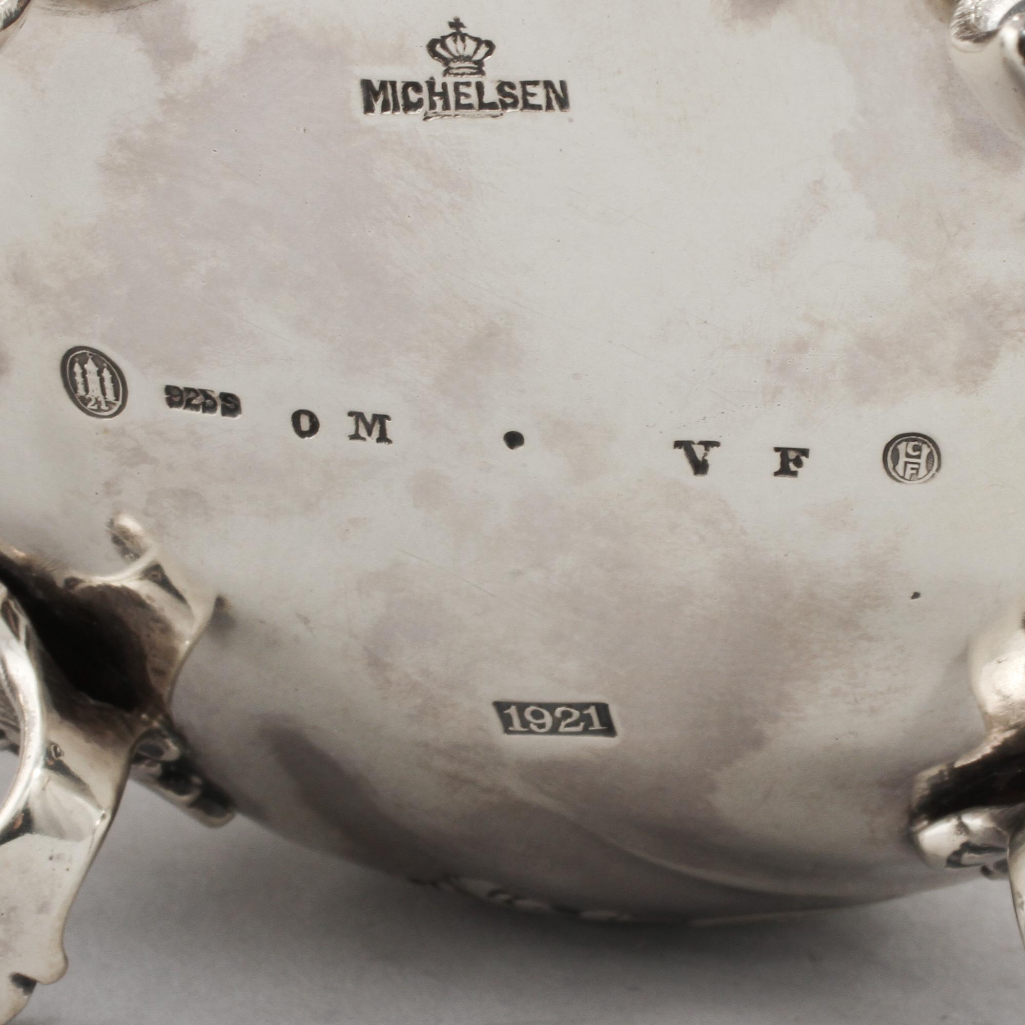 KAFFESERVIS, 3 delar, silver, Michelsen, Köpenhamn, rokokostil,  1921. Vikt 1755 g.