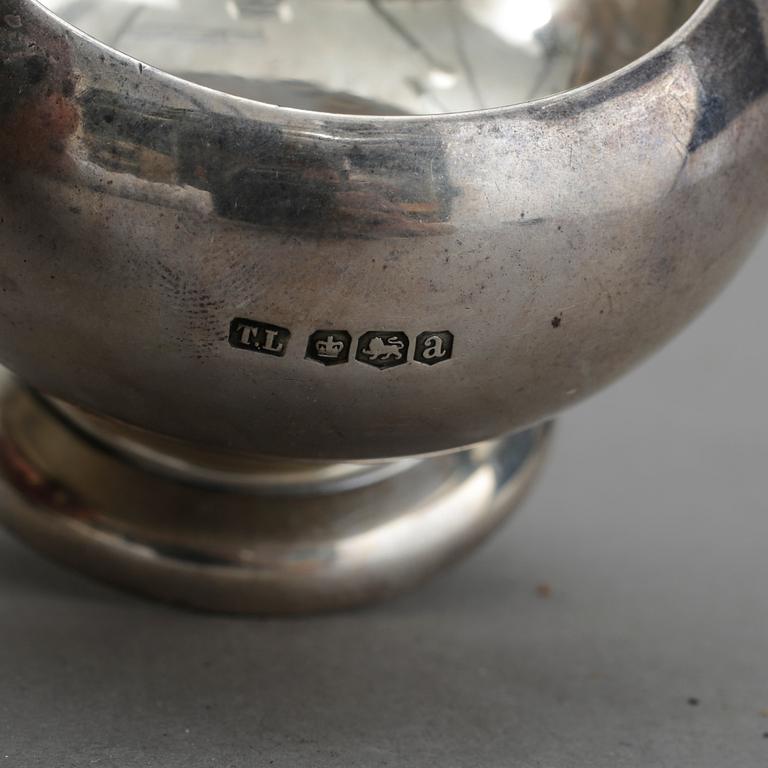 PARTI SILVER, 2 delar, bla Thomas Levesley, Sheffield, 1918. Total vikt ca 163g.