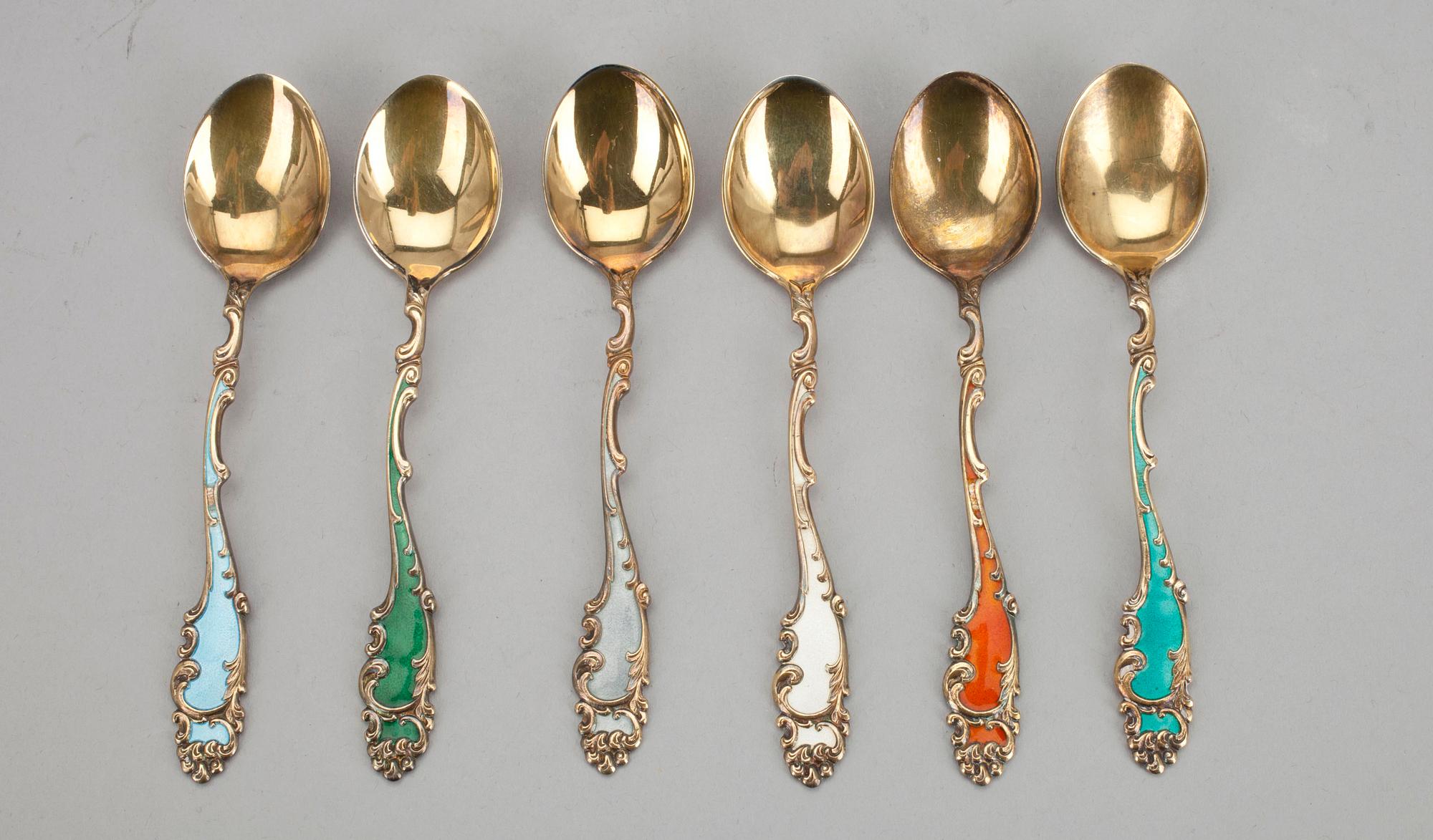 MOCKASKEDAR, 6 st, förgyllt silver. Bröderna Sundqvist, Helsingfors, 1960. L 12.