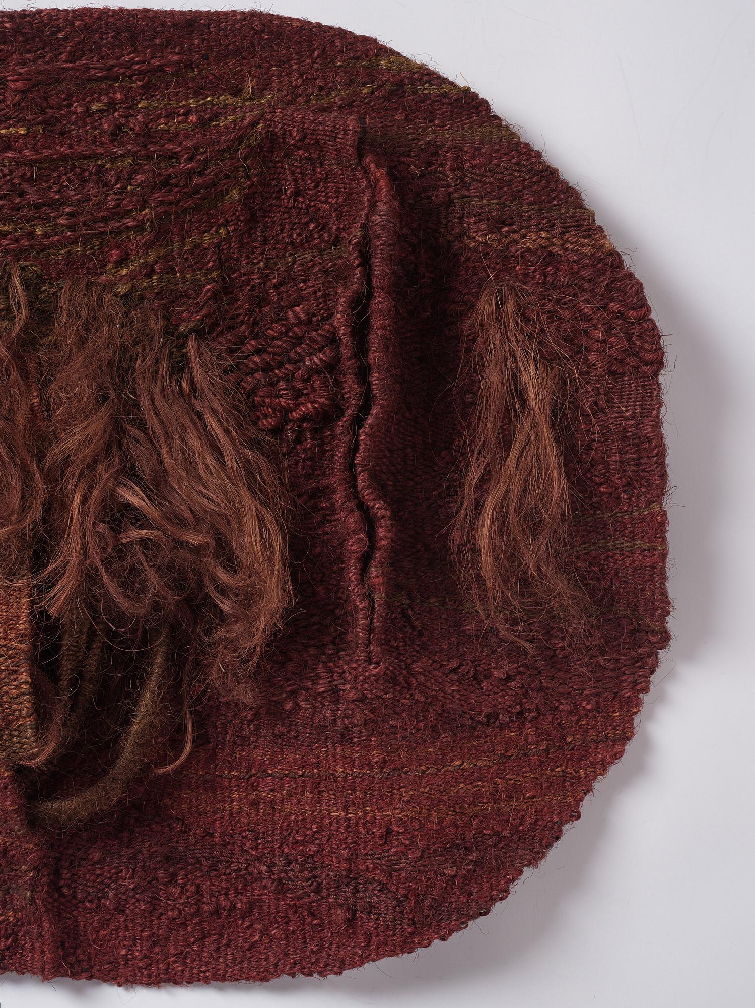 Magdalena Abakanowicz, vävd tapet, "Bordeaux", slätväv, ca 125 x 107 cm, signerad o daterad 1969 a tergo.