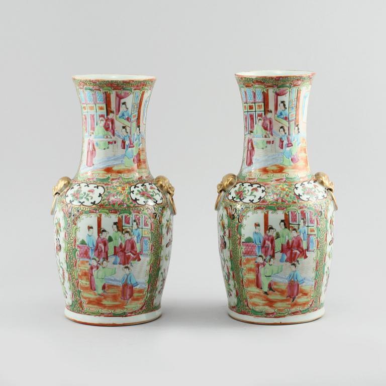 VASER, ett par, porslin, Kina, 1800-tal.