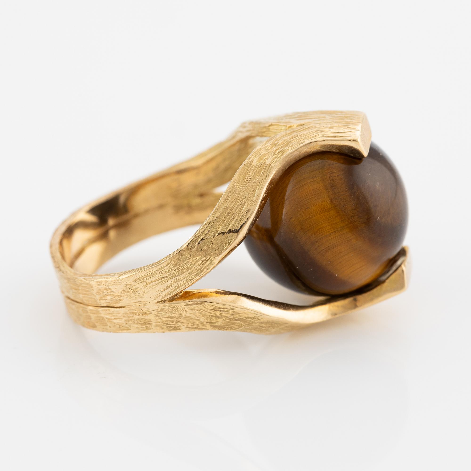 Gilbert Albert, ring, 18K gold with tiger's eye.