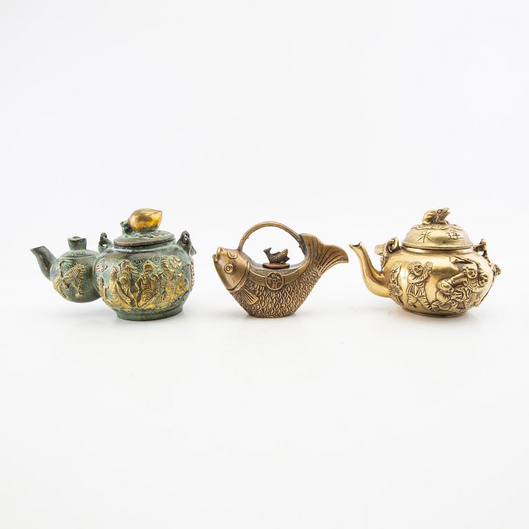 Teapots 3 pcs China/Japan 20th century bronze.