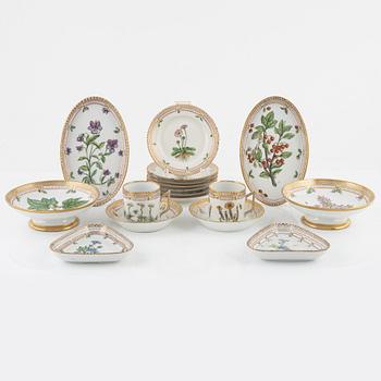 15 pieces of "Flora Danica (Hausmålerai) porcelain, Royal Copenhagen, Denmark.