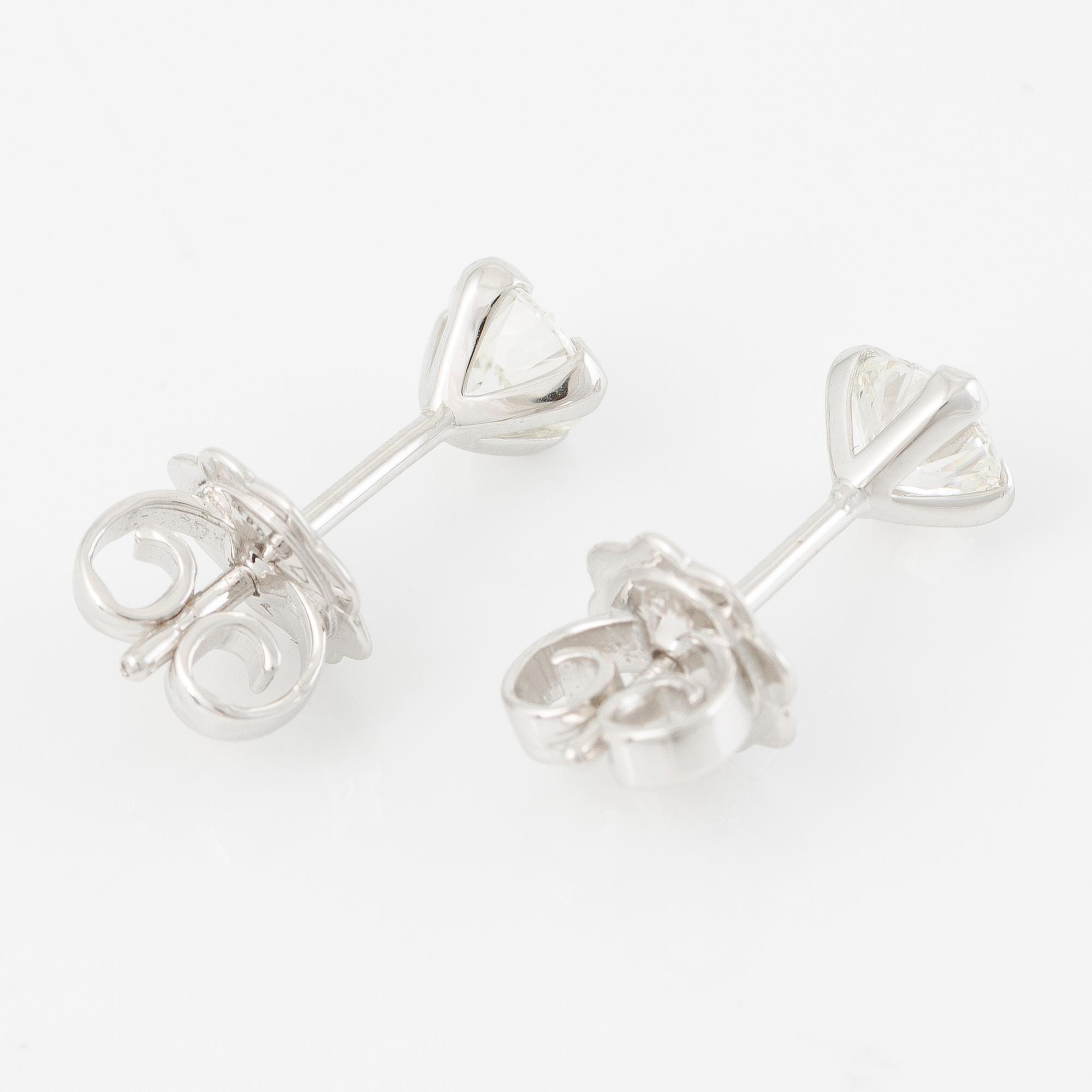 Earrings 18K white gold with brilliant-cut diamonds.