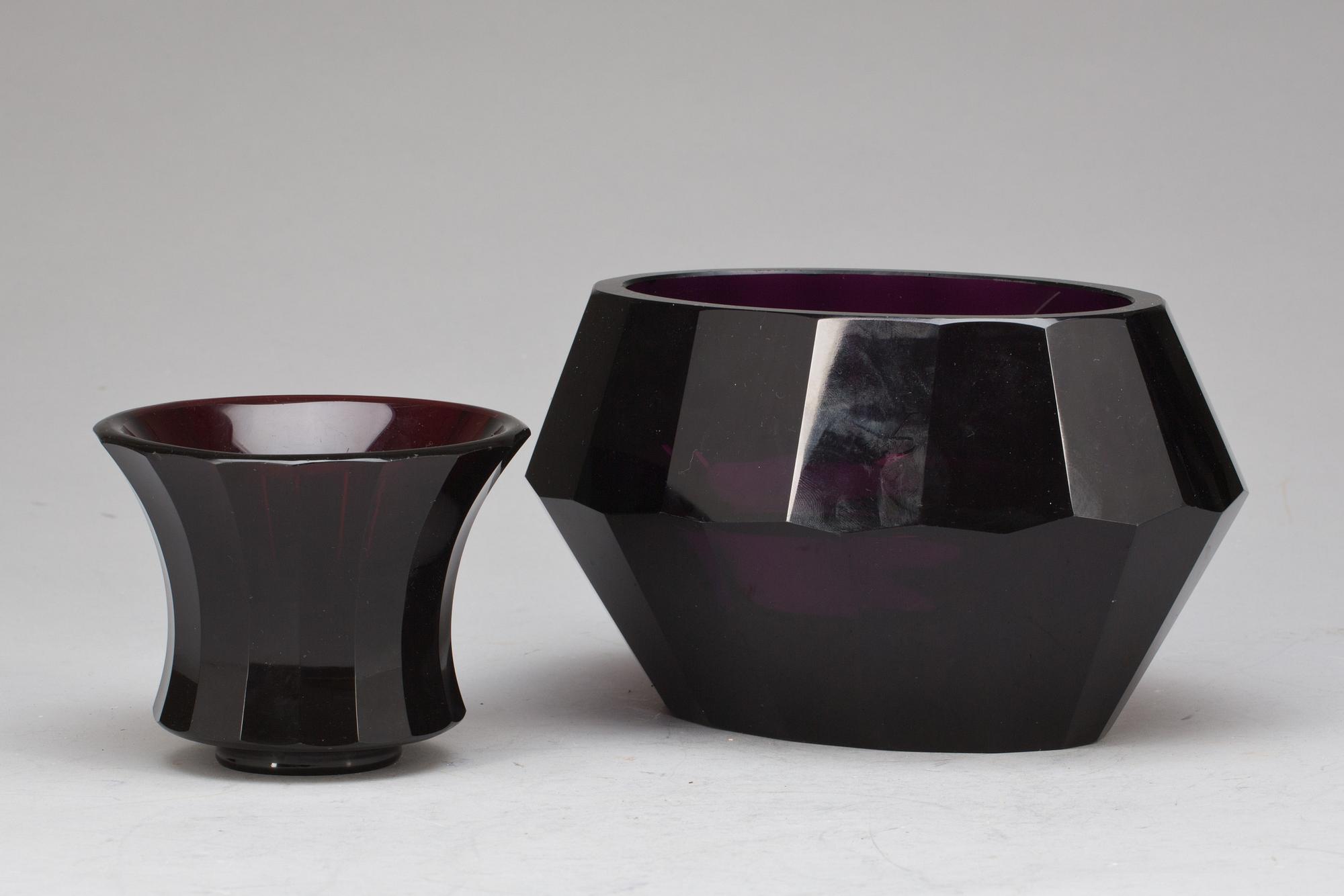 SKÅLAR, 2 st, olika, sannolikt Böhmen/Österrike, tidigt 1900-tal.