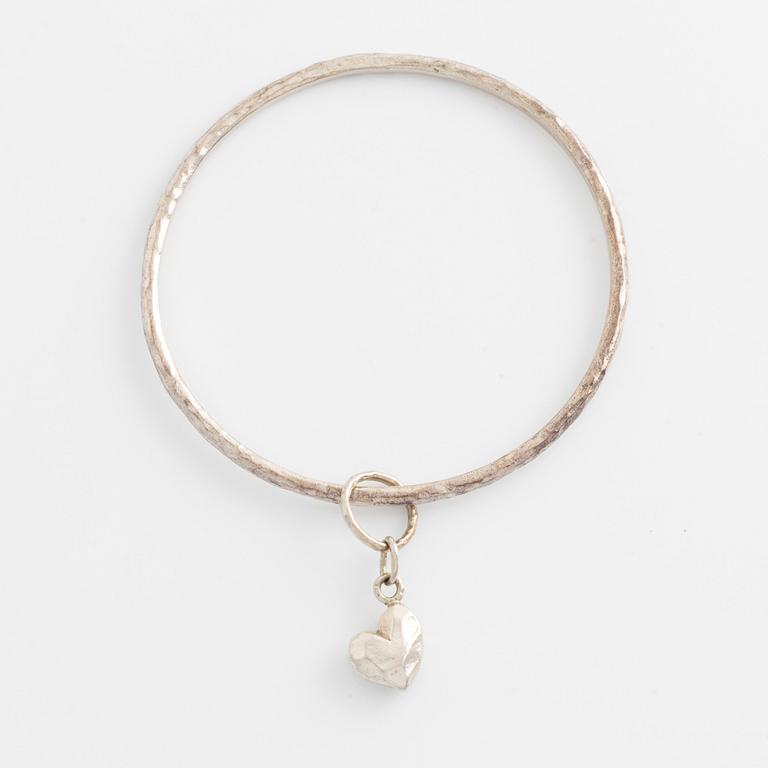 Sandberg, bangle, silver, with heart charm.
