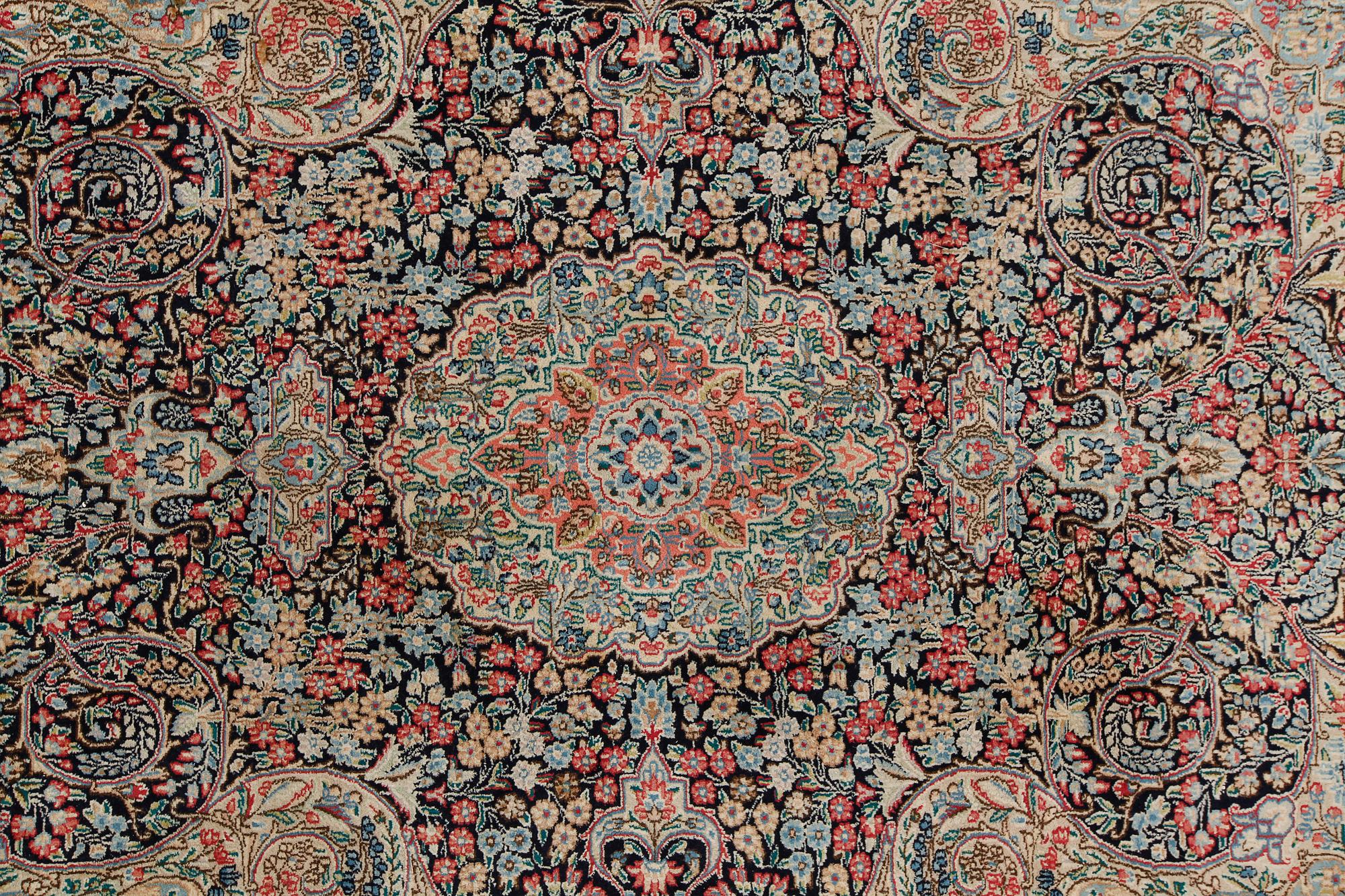 MATTA, Kirman, old, ca 270x175 cm.