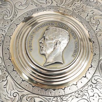 C.G. Hallberg, Dryckeskanna, silver, Stockholm 1928.