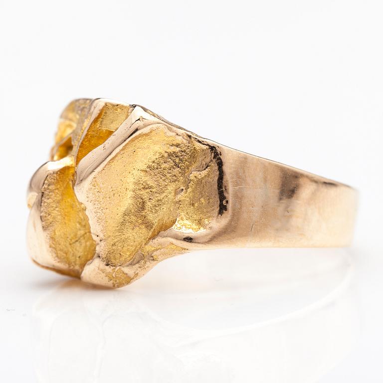 BJÖRN WECKSTRÖM, A 14K gold ring "Samurai". Lapponia 1972.