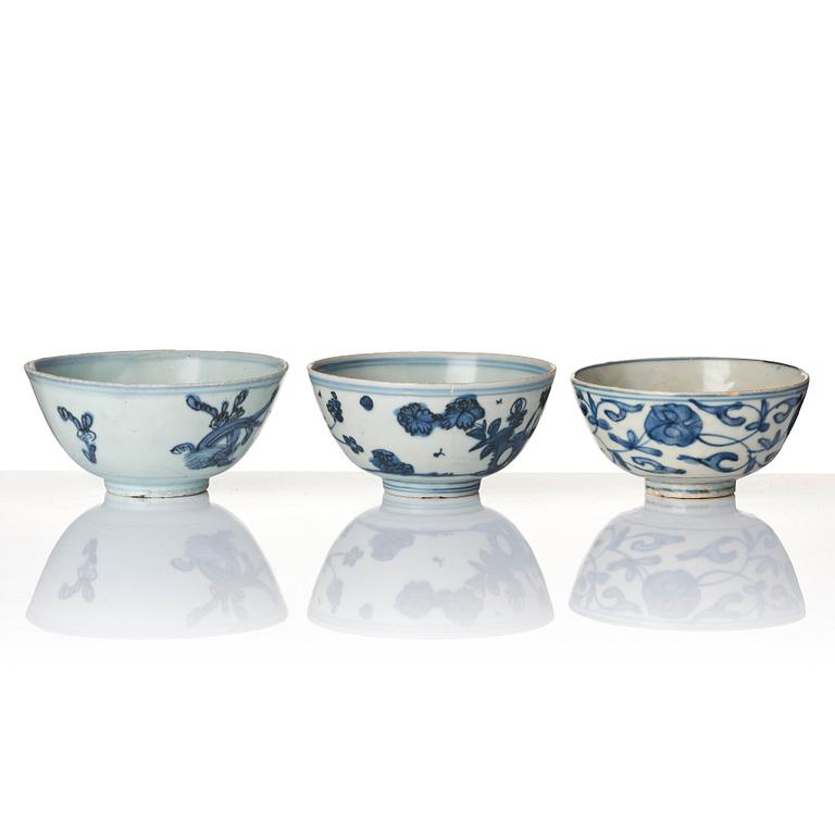 A set of five blue and white bowls, Ming dynasty (1368-1644).