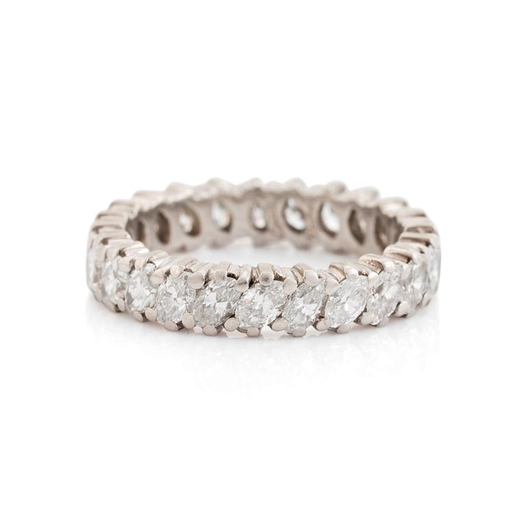 Cartier ring platina med navettslipade diamanter.