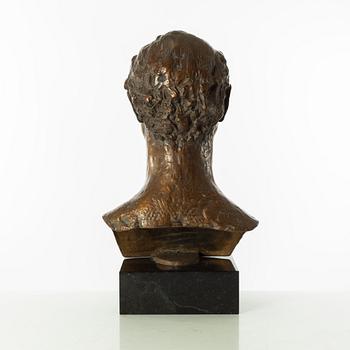 Gudmar Olovson, skulptur. Signerad. Numrerad. Gjutarstämpel. Brons, total höjd 52 cm, längd 28 cm.