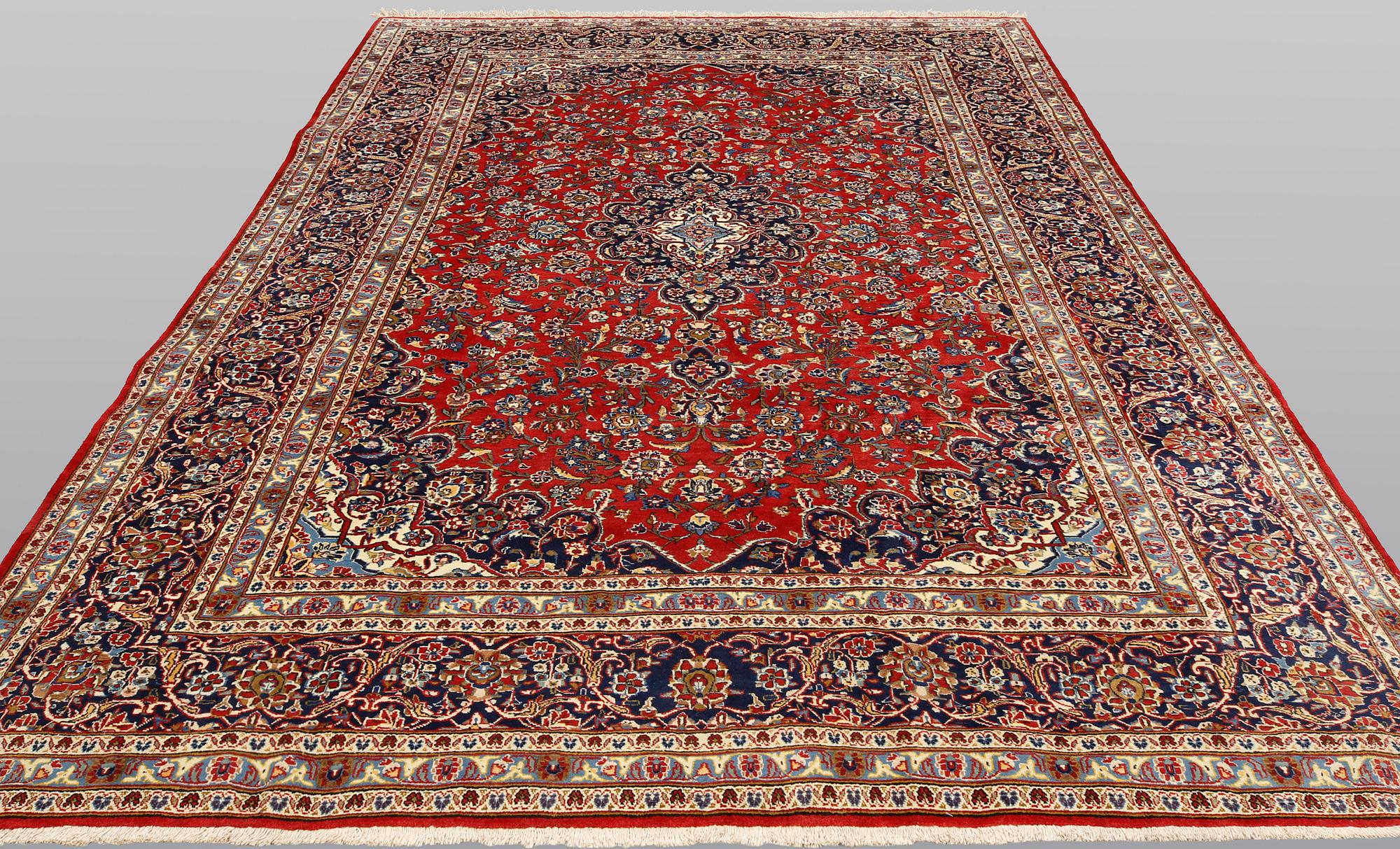 A Keshan carpet, approx. 307 x 200 cm.