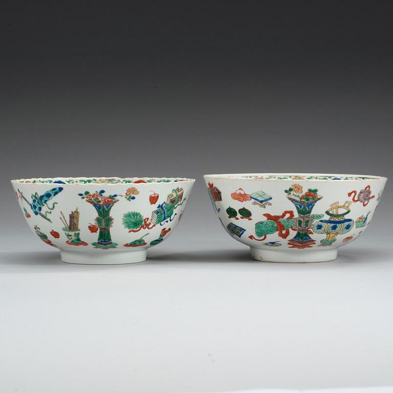 A pair of famille verte bowls, Qing dynasty, Kangxi (1662-1722).