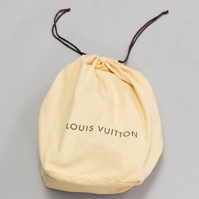 BADLAKAN, Louis Vuitton.