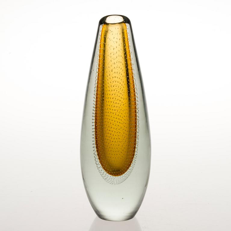 GUNNEL NYMAN, A glass vase signed G. Nyman Nuutajärvi Notsjö -52.