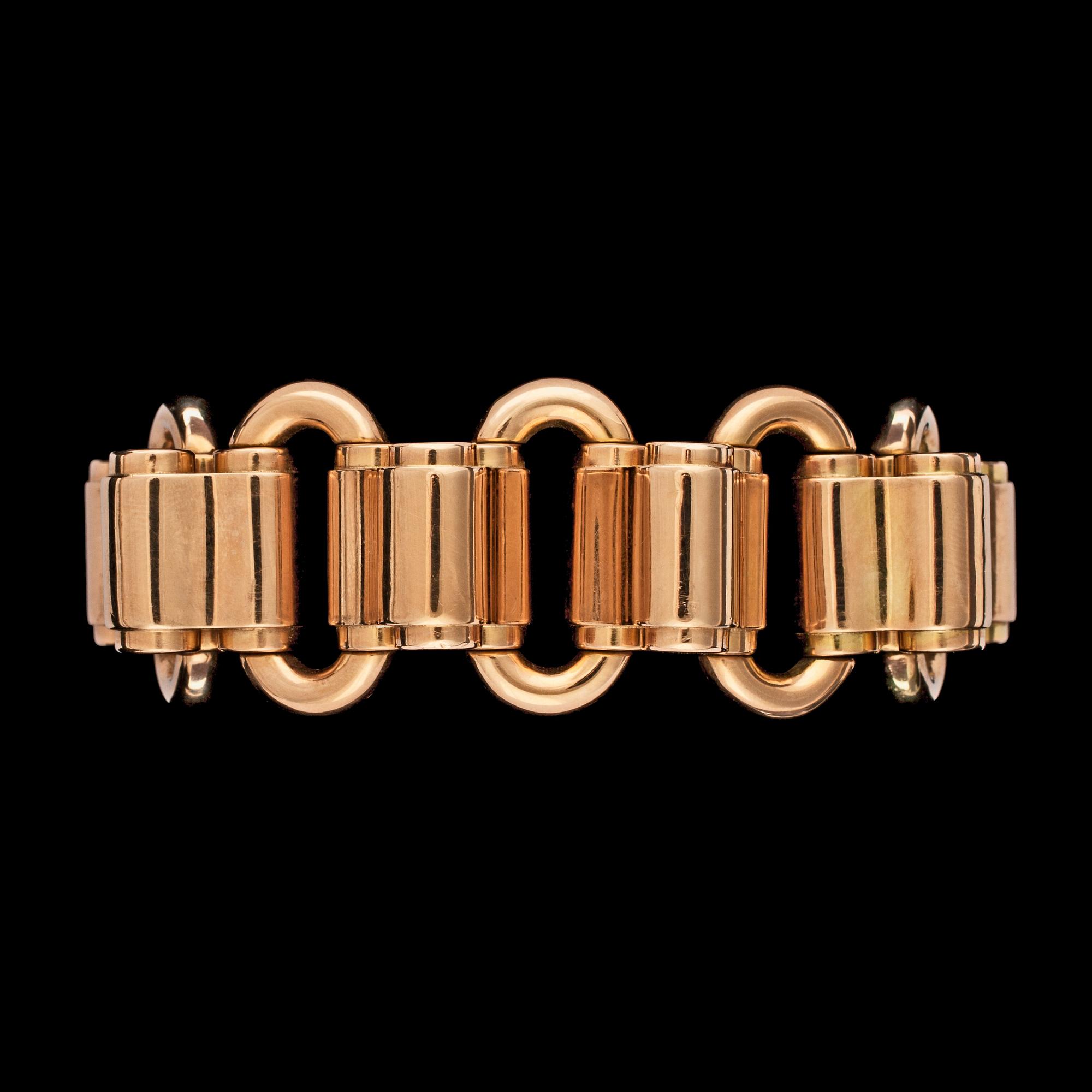 A gold bracelet, weight 83 g.