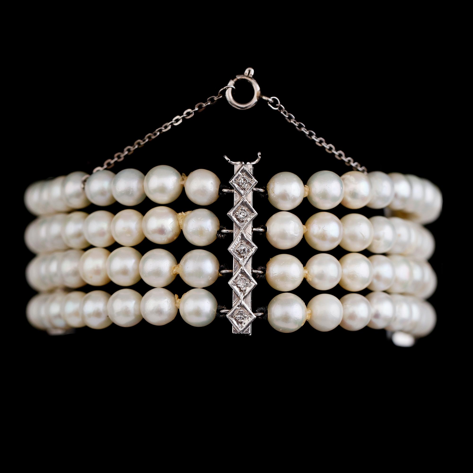 ARMBAND, 18 k vitguld, odlade pärlor, diamanter.