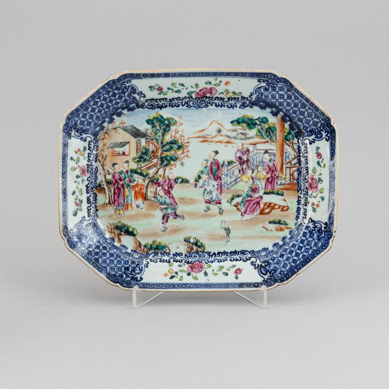 A pair of famille rose serving dishes, Qing dynasty, Qianlong (1736-95).