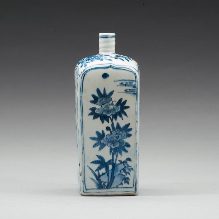 A blue and white bottle flask, Ming dynasty, Wanli (1572-1620).