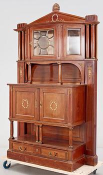 SKÅP, empirestil, 1900-talets början.