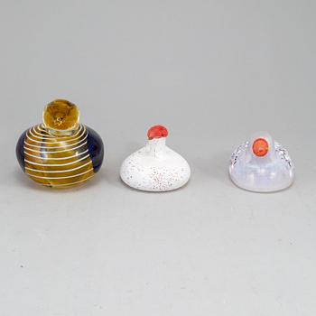 Three glass birds, incl. Bertil Vallien, Kosta.