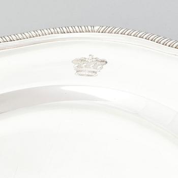 Sydney Bellamy Harman, tallrikar, 24 st (12 flata + 12 djupa), silver, London 1910. Rokoko-stil.