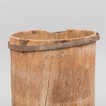 A wooden barrel, 19th century.