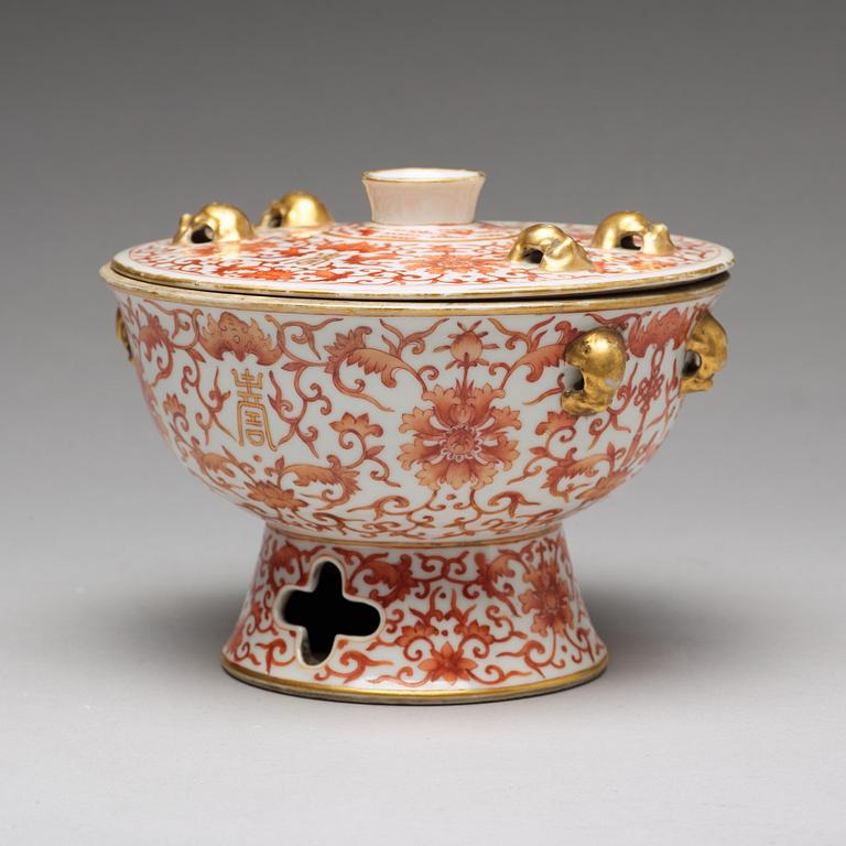 A iron red decorated bowl with cover, Qing dynasty with Daoguang mark in red.