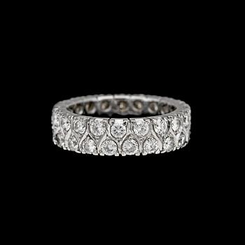 1082. A brilliant cut diamond eternity ring, tot. 2.37 cts.
