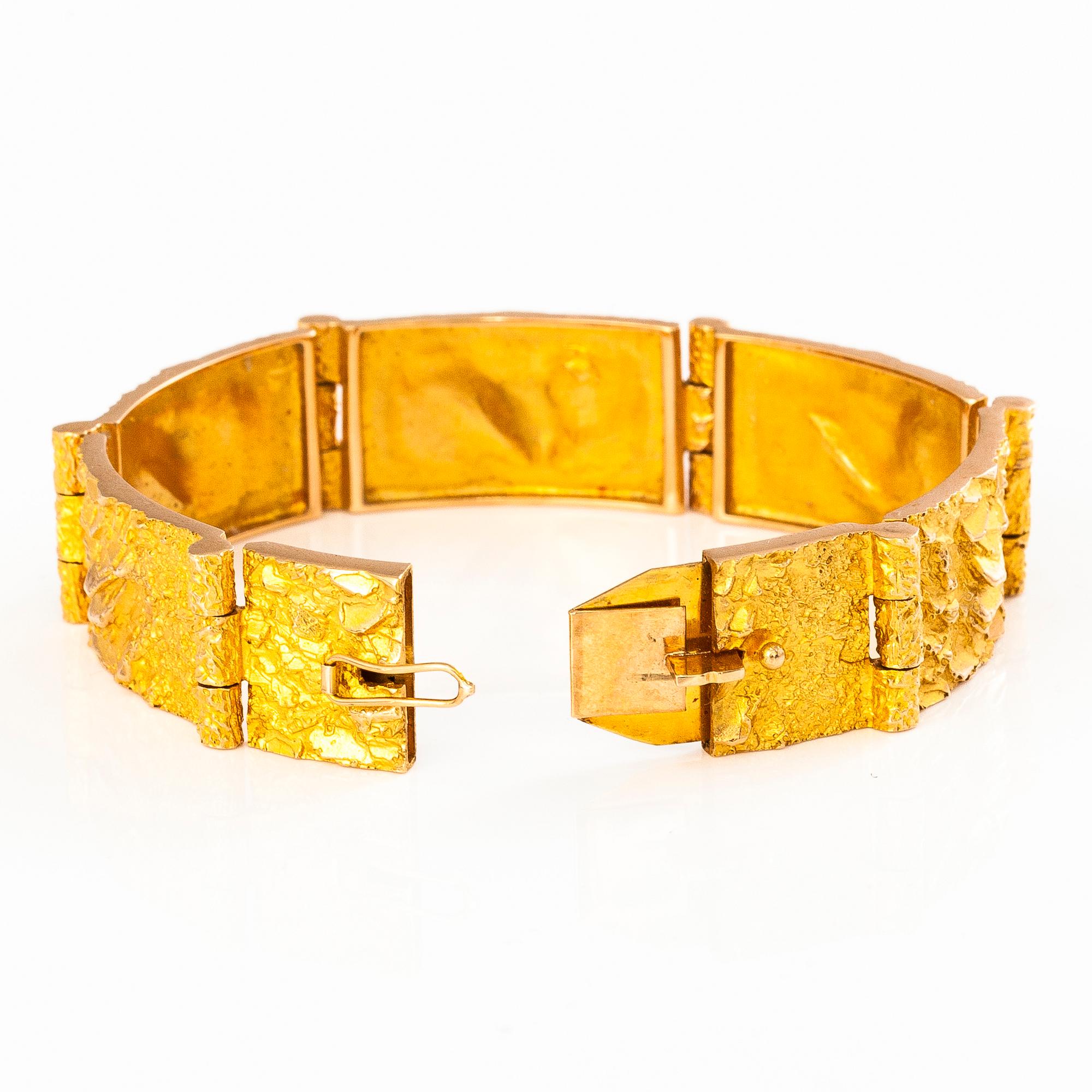 BJÖRN WECKSTRÖM, A 14K gold bracelet " Velvet Clouds". Lapponia 1972.