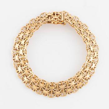 18K gold bracelet.