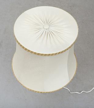 BORDSLAMPA, porslin och mässing, AB Stilarmaturer, Tranås, 1900-talets andra hälft.