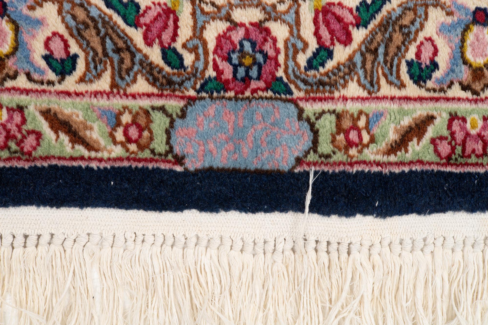 Carpet, Kirman, 410 x 300 cm.