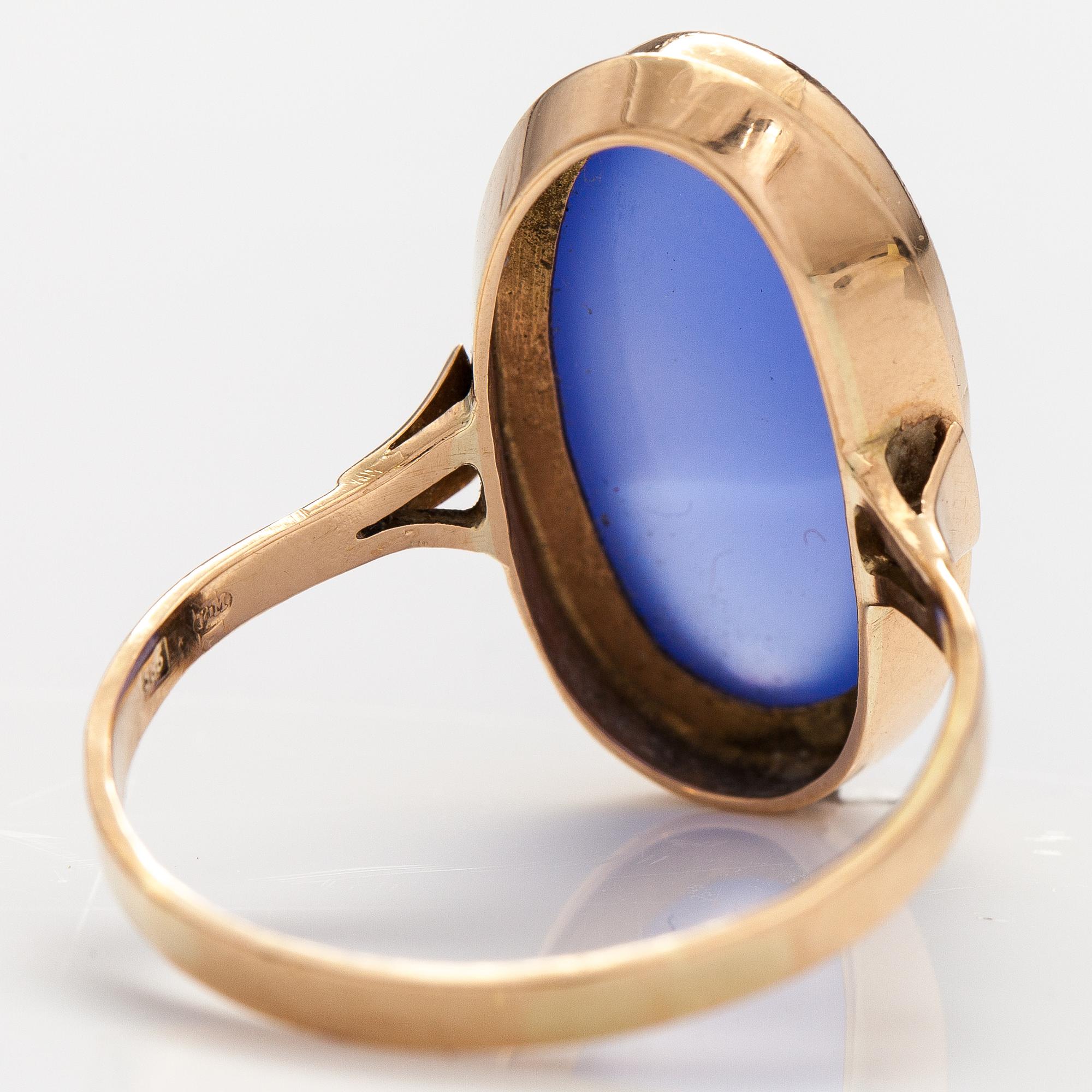 A 14K gold ring with a calcedone.