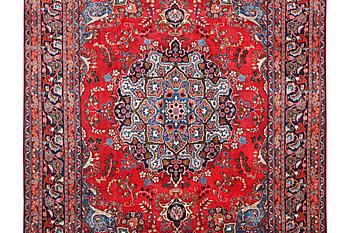 A Kashan carpet, c. 331 x 243 cm.