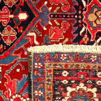 Carpet, semi-antique Heriz, northwestern Persia, approx. 400 x 295 cm.