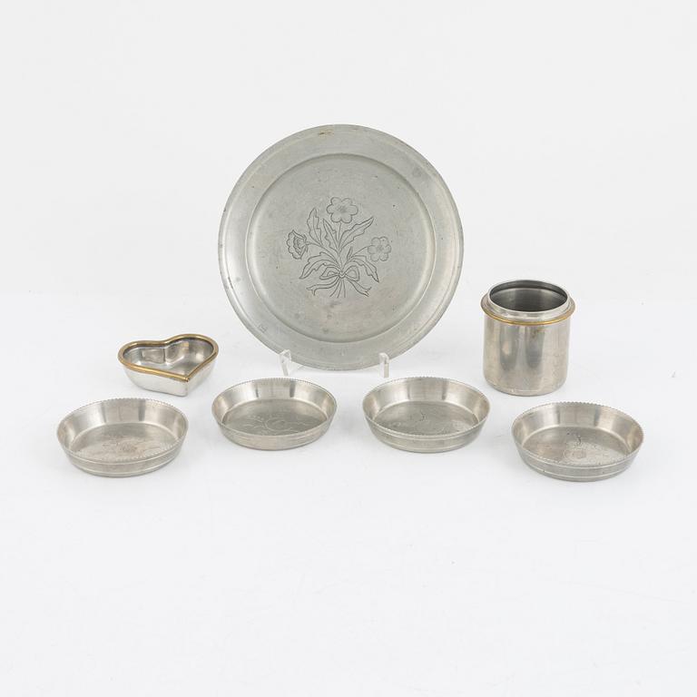 Svenskt Tenn, a pewter tray, bowl, jar and four coasters.