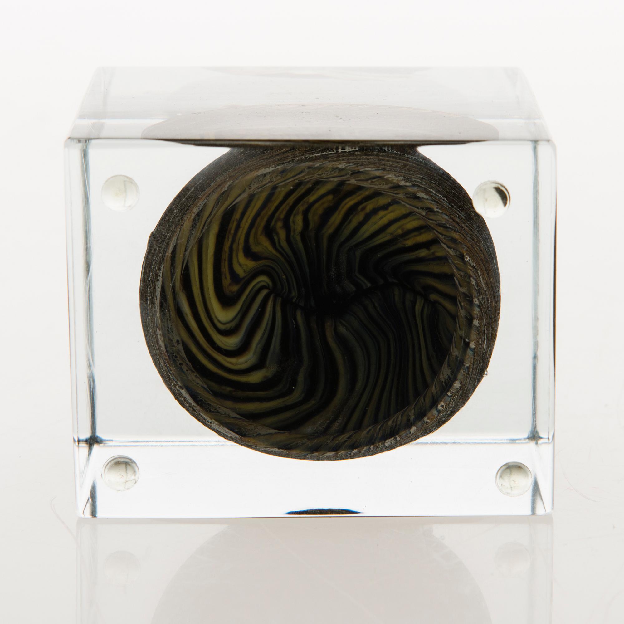 OIVA TOIKKA, A glass cube signed Oiva Toikka Nuutajärvi 1980 and numbered 847/1000.