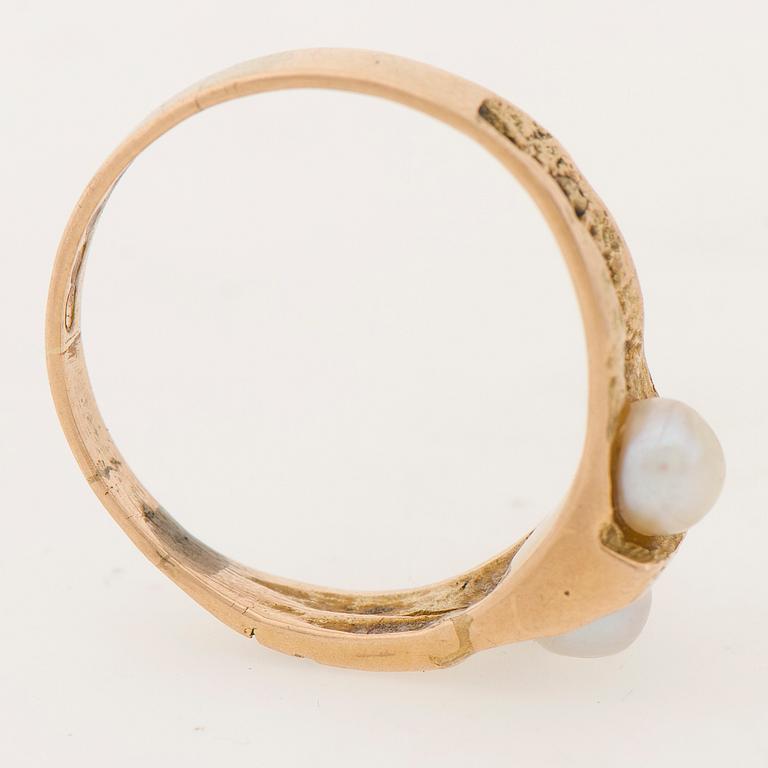 BJÖRN WECKSTRÖM, SORMUS, "Kuiskaus", viljellyt helmet, 14K kultaa. Lapponia 1967.