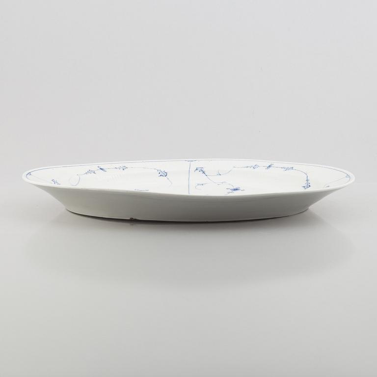 A large "Blue Fluted Plain" / "Musselmalet rifflet" serving dish, Royal Copenhagen, second part of the 19th century.