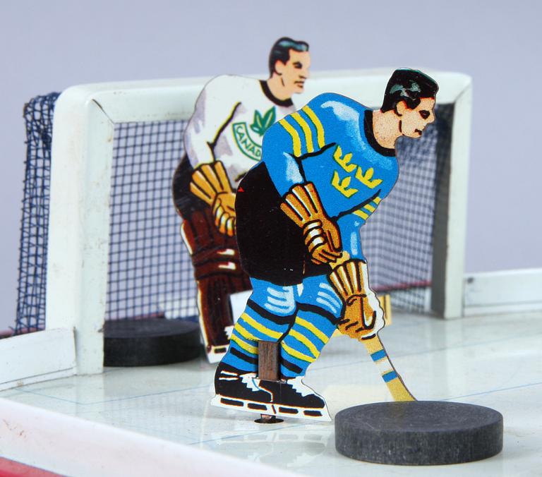 ISHOCKEYSPEL, omkring 1900-talets mitt.