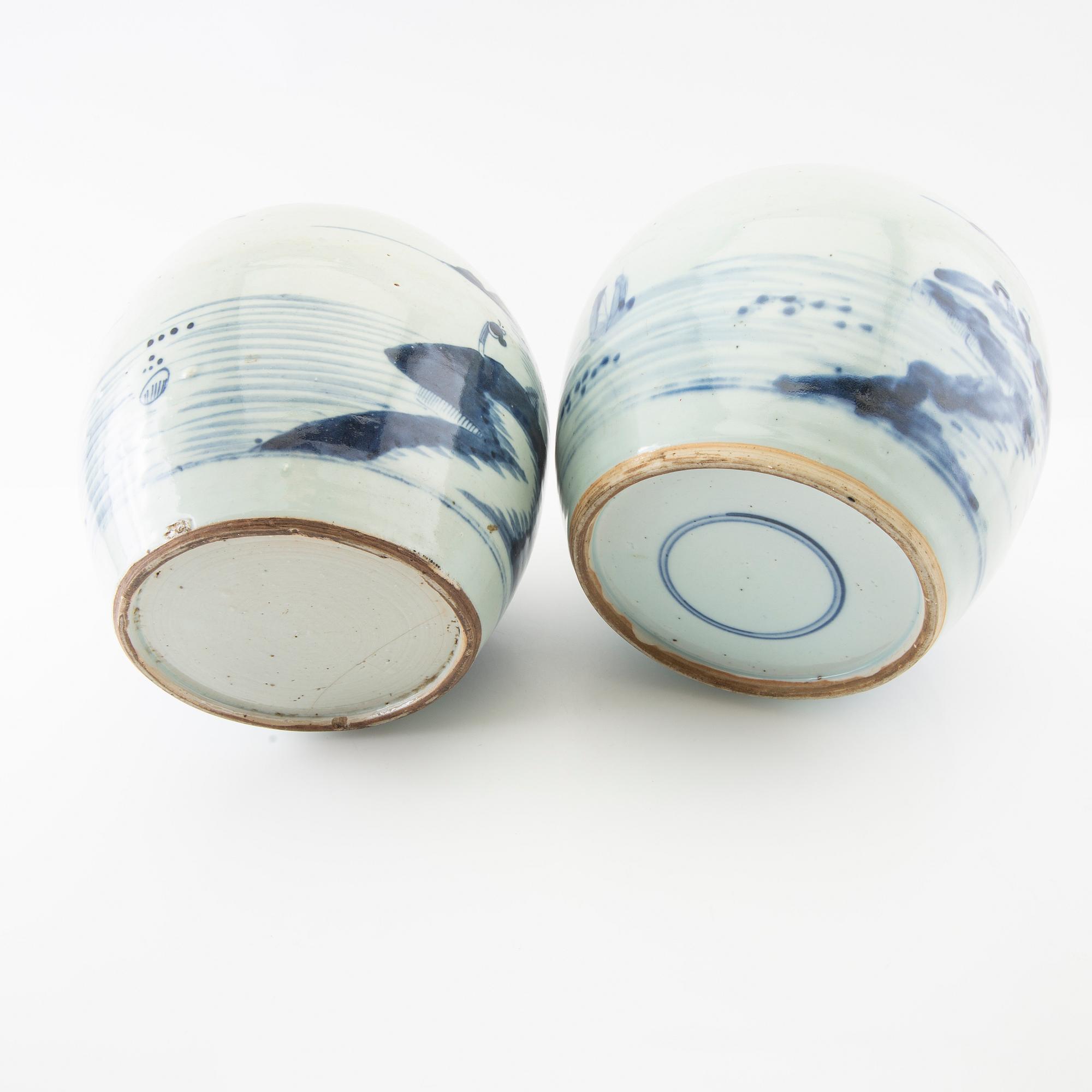 Urns 2 pcs China 19th century porcelain.