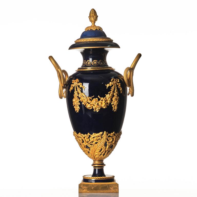 Floor vase, Sèvres style France around 1900.