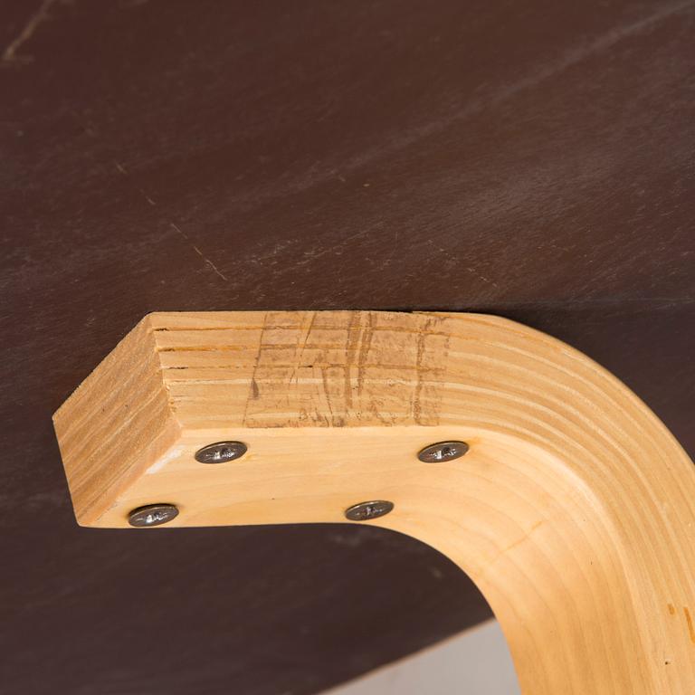 Alvar Aalto, matbord, modell 91, Artek, Finland 1900-talets slut.