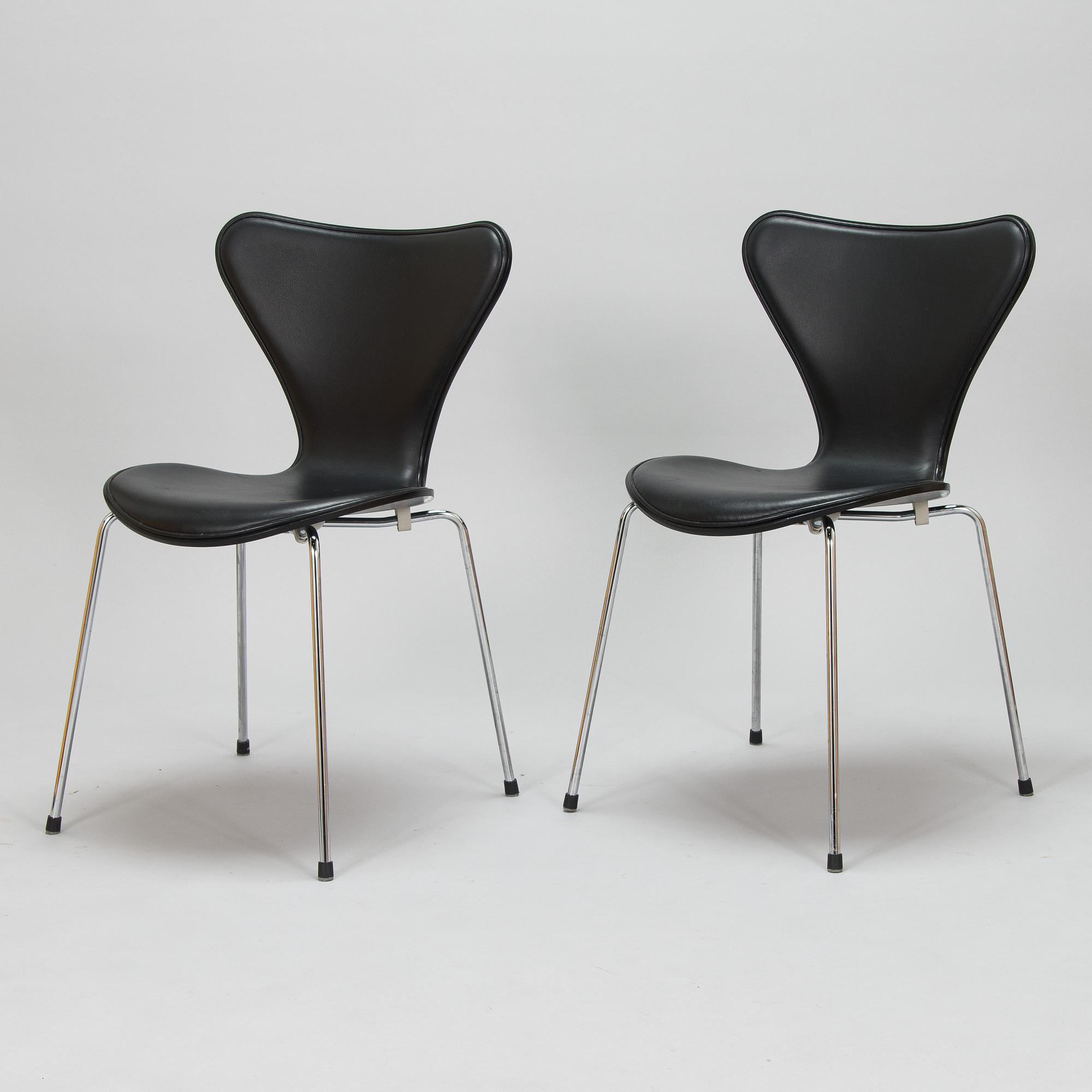 Arne Jacobsen, a set of five 'Sjuan' chairs for Fritz Hansen, Denmark.