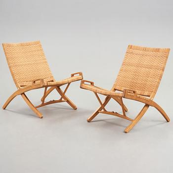 Hans J. Wegner, a pair of model 512 oak 'Folding Chairs' executed by Johannes Hansen, Denmark 1950's.