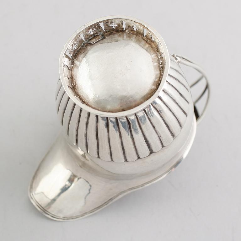 GRÄDDKANNA, silver, svenska stämplar Nyköping 1823. Vikt ca 83 gram.