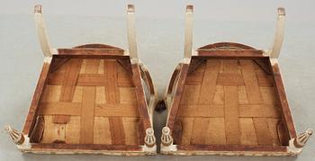 BALJFÅTÖLJER, ett par. Sengustaviansk stil, 1800-tal.